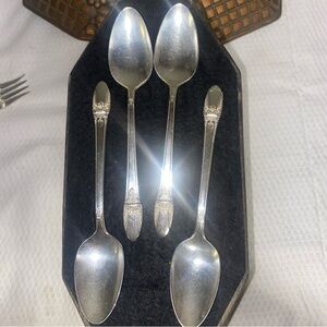 1847 Rogers Bros FIRST LOVE Teaspoons Lot Set of 4 Silverplated Vtg IS